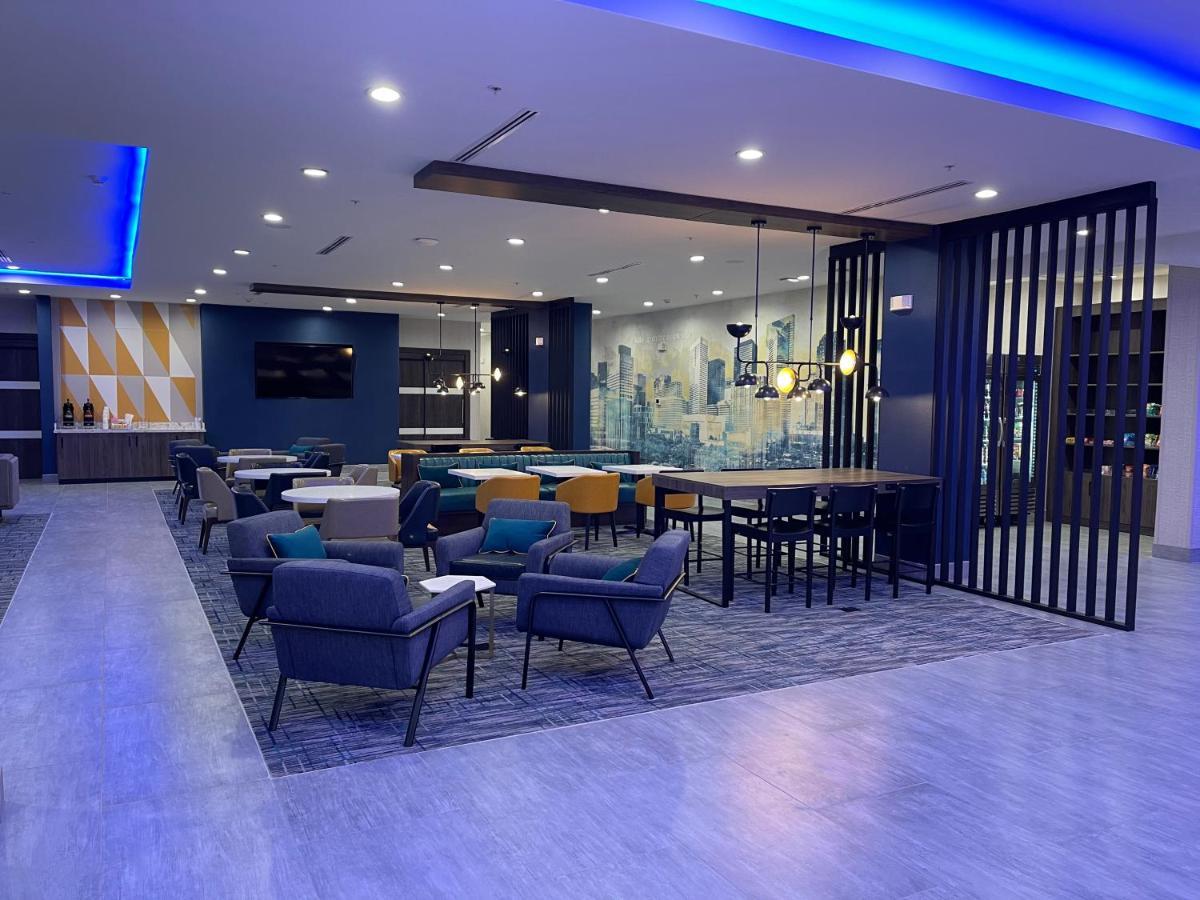 La Quinta Inn & Suites By Wyndham Dallas/Fairpark Exteriör bild