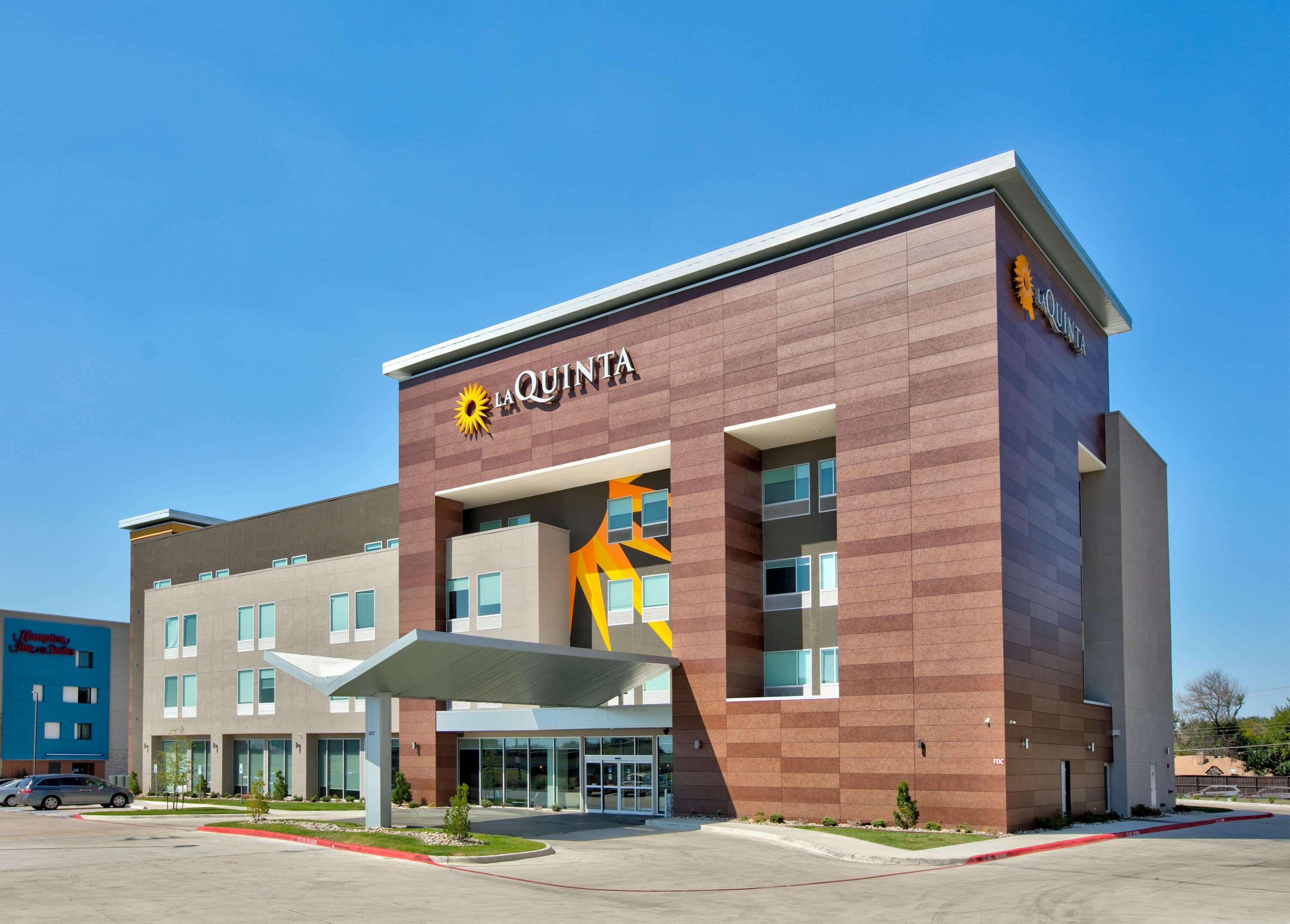 La Quinta Inn & Suites By Wyndham Dallas/Fairpark Exteriör bild