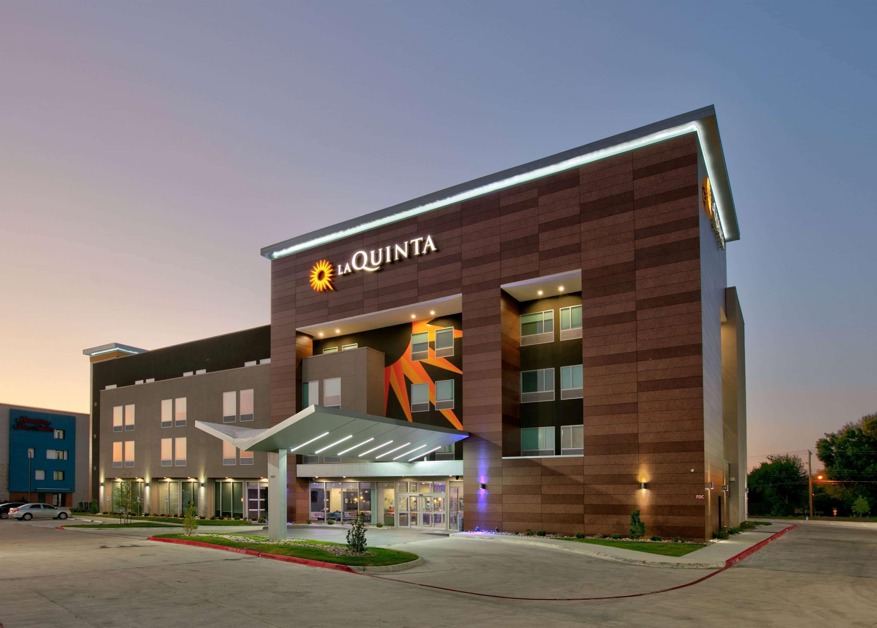 La Quinta Inn & Suites By Wyndham Dallas/Fairpark Exteriör bild