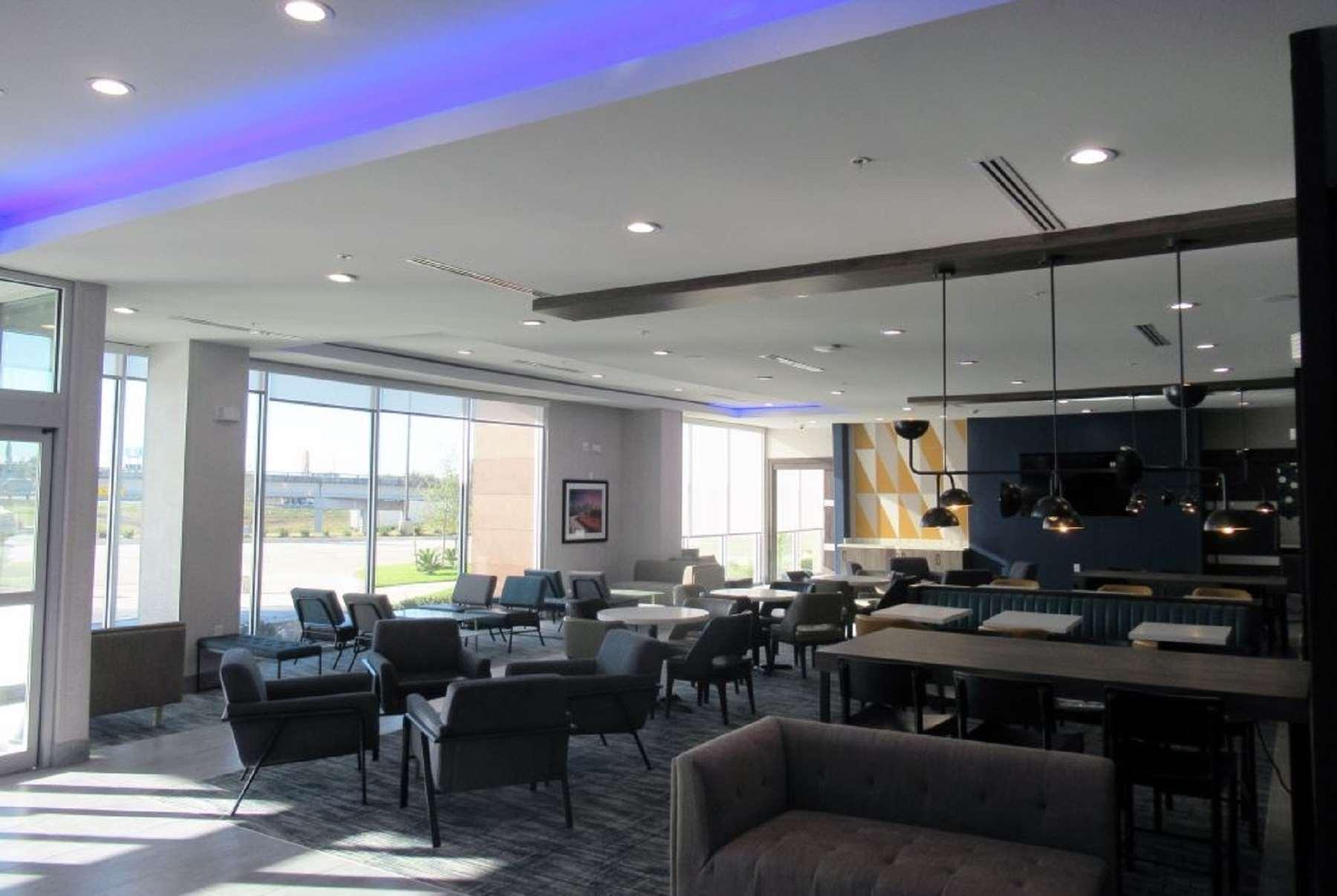La Quinta Inn & Suites By Wyndham Dallas/Fairpark Exteriör bild